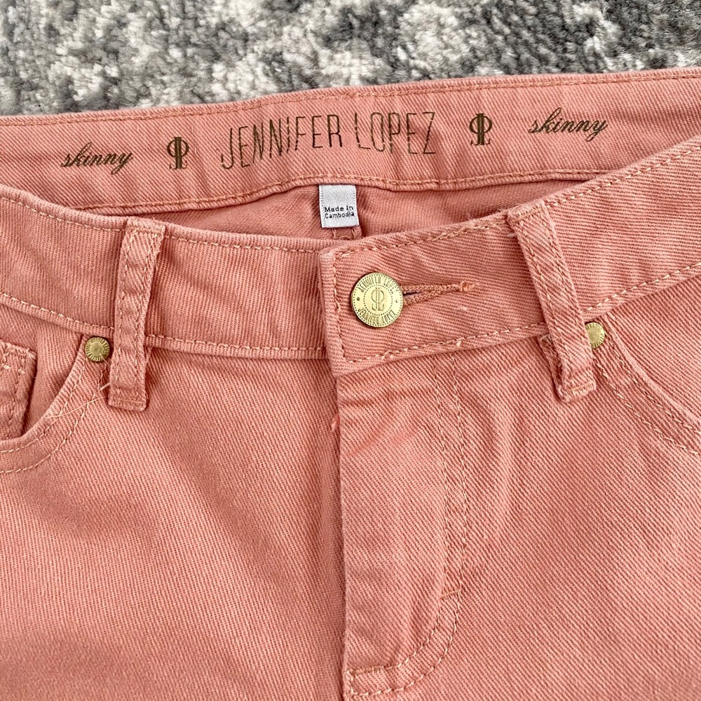 Jennifer Lopez Peach Cropped Jeans - Picture 2 of 6